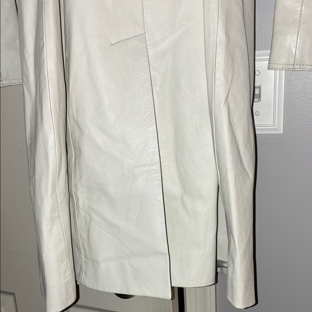 Cami White Leather Trench Coat with Brushed Brass Button Accents - Picture 7 of 11
